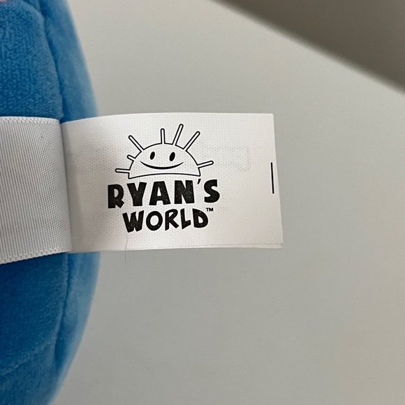 Ryan's World Kelly Toy Squishmallow Lexa Cat - Picture 6 of 8